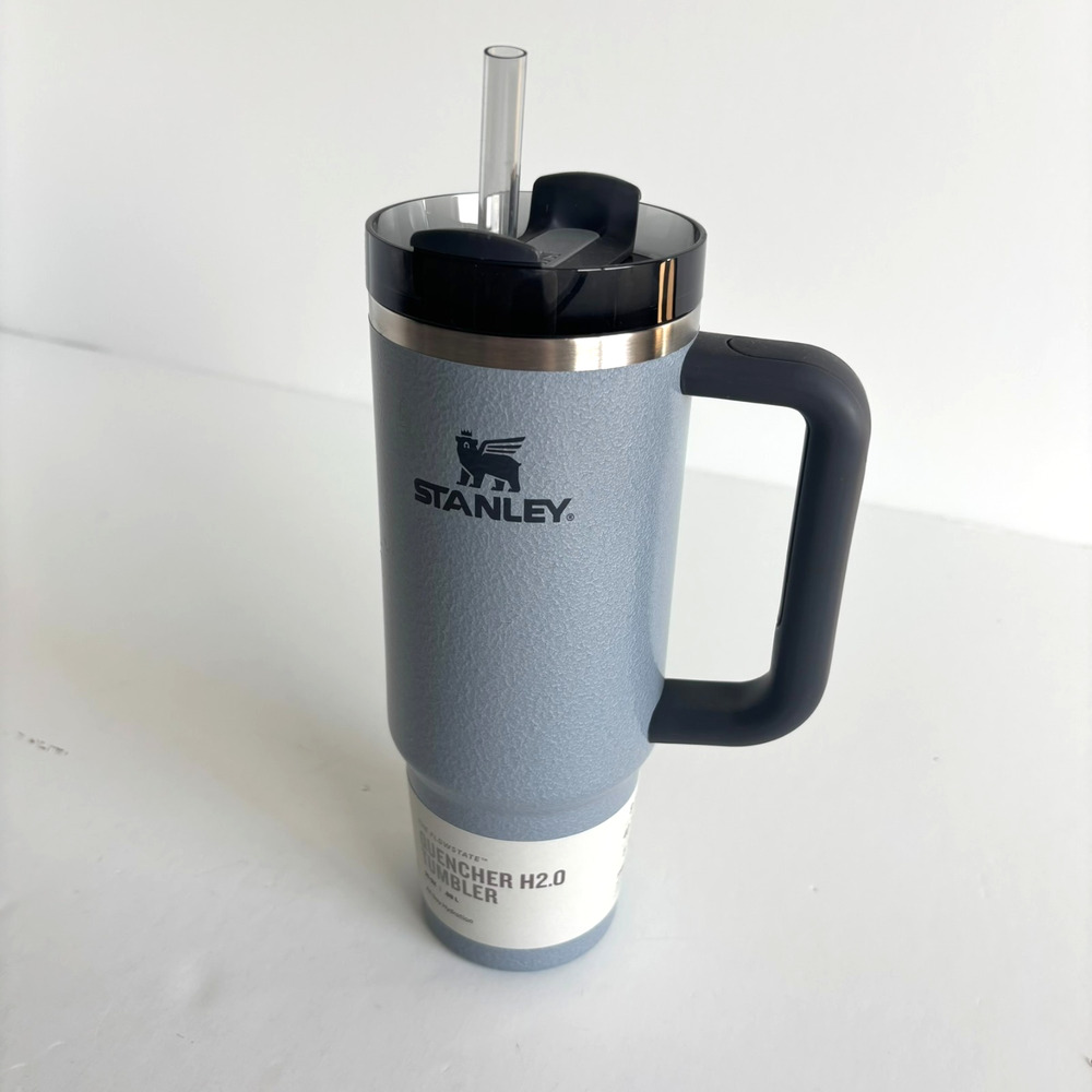 Stanley The Flowstate Quencher H2.0 Tumbler 30 oz. Hammertone Silver NEW